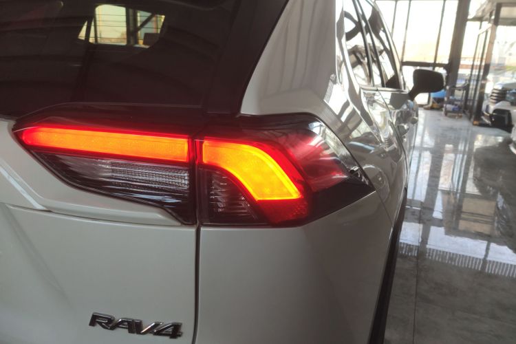 丰田 RAV4荣放 2020款 2.0L CVT两驱风尚PLUS版车身外观9