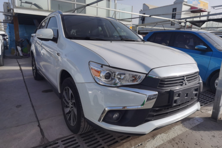 三菱 劲炫ASX 2018款 2.0L CVT两驱尊享版车身外观3