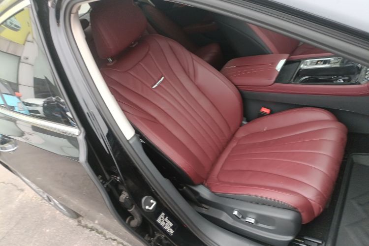 红旗H5 2023款 2.0T 自动智联旗畅版局部细节41