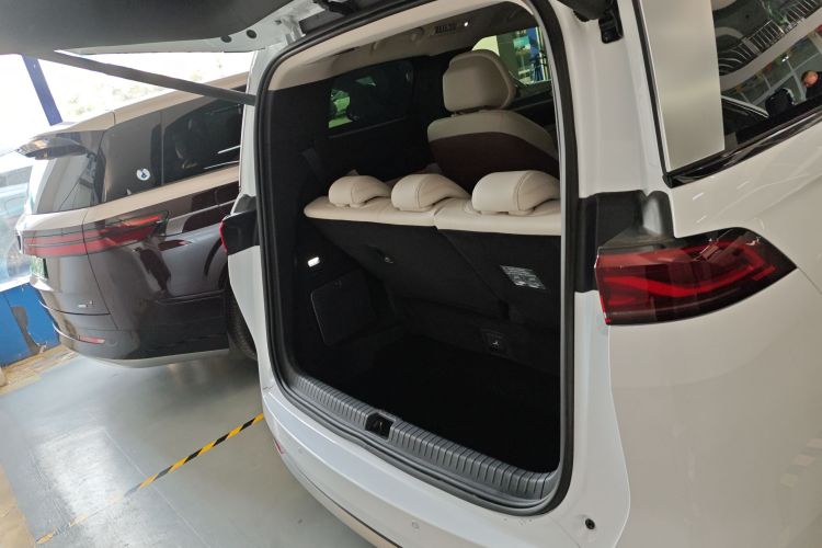 比亚迪 夏 2025款 DM-i 1.5T 180km 卓越型机舱底盘23