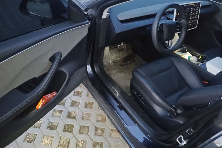 特斯拉 Model 3 2023款 后轮驱动版中控内饰20