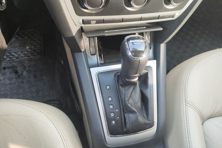 斯柯达 明锐 2015款 经典款 1.6L 自动逸杰版中控内饰18