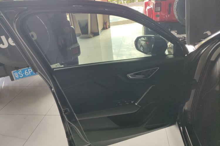 奥迪Q2L 2018款 35 TFSI 上市专享版 国VI中控内饰7007