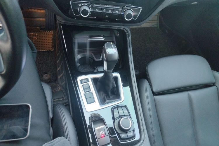 宝马1系 2018款 改款 118i 运动型局部细节18