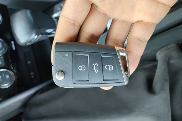 大众 途观L 2018款 330TSI 自动两驱豪华版中控内饰7001