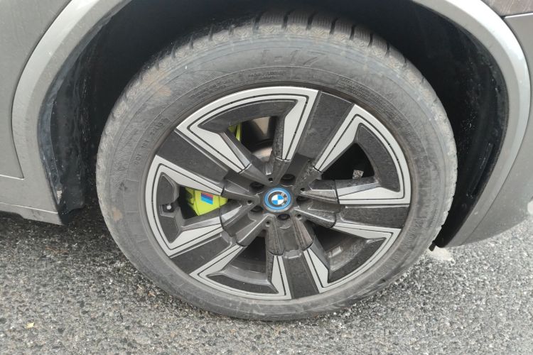 宝马iX3 2024款 领先型车身外观10