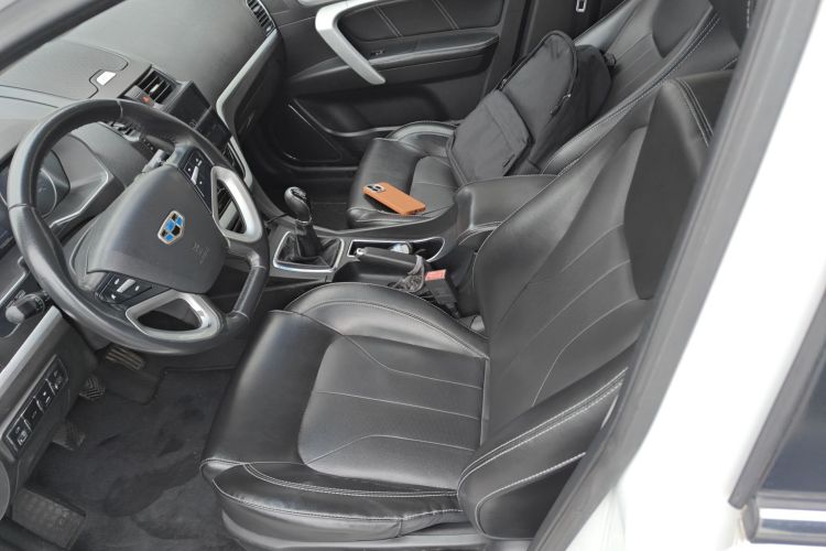 吉利汽车 帝豪 2016款 三厢 1.5L 手动向上版中控内饰19