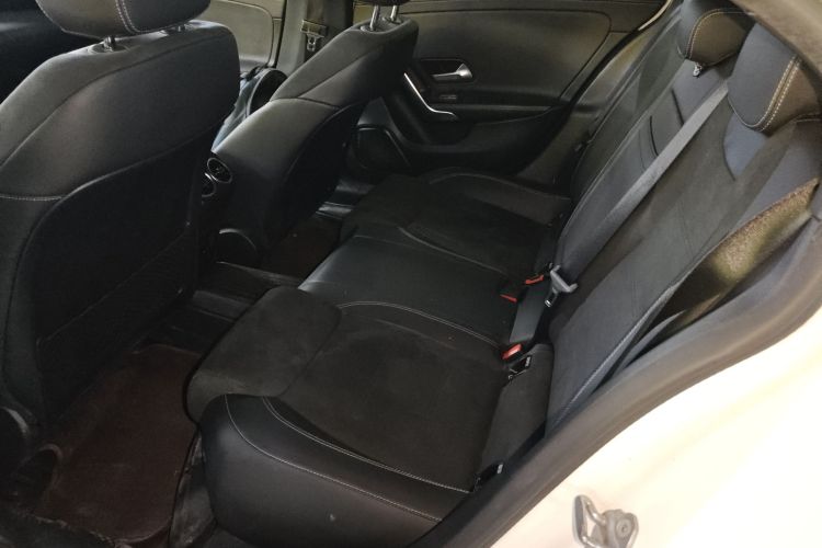 奔驰A级 2021款 A 200 L 运动轿车时尚型中控内饰21