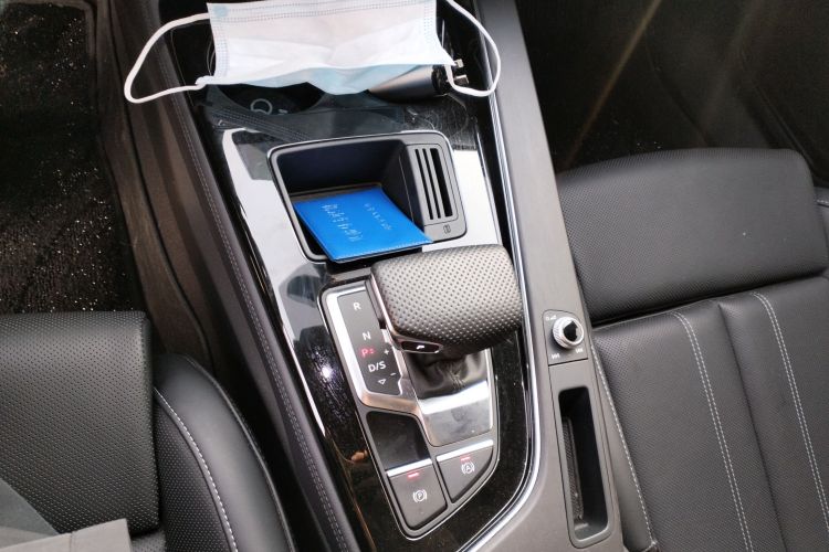 奥迪A4L 2024款 40 TFSI 豪华动感型中控内饰18