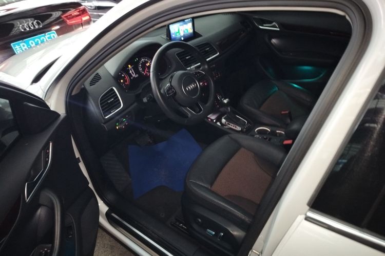 奥迪Q3 2018款 30周年年型 35 TFSI 时尚型中控内饰7003