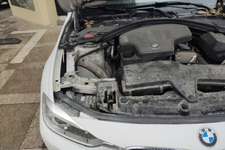 宝马3系 2014款 320i 时尚型机舱底盘25