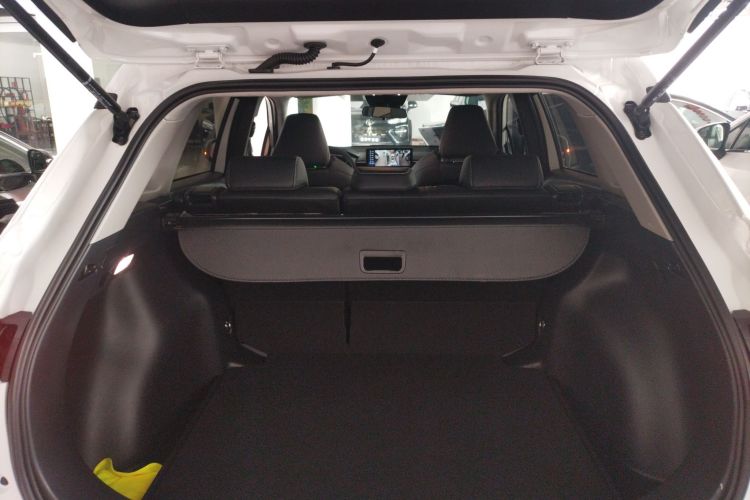 丰田 锋兰达 2023款 2.0L CVT豪华版机舱底盘23