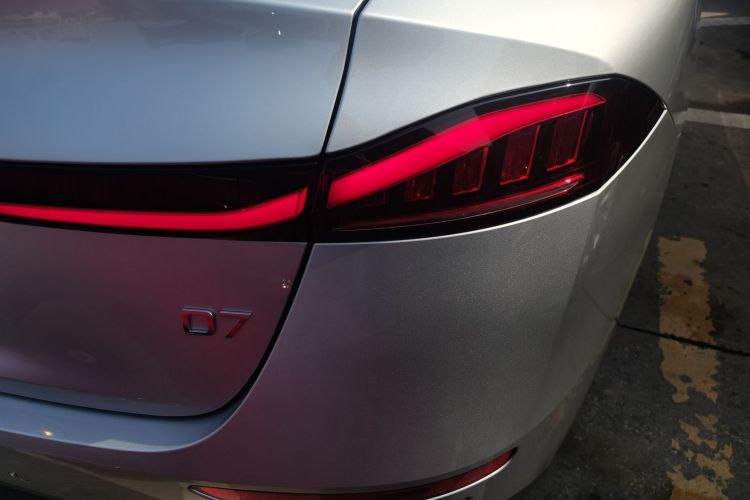 荣威D7 2025款 DMH 125km 世界冠军卓越版车身外观9