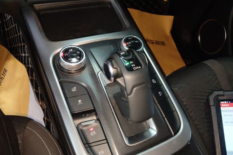 坦克300 2021款 越野版 2.0T 探索者中控内饰18