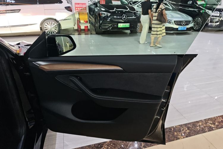 特斯拉 Model Y 2021款 标准续航后驱版中控内饰42