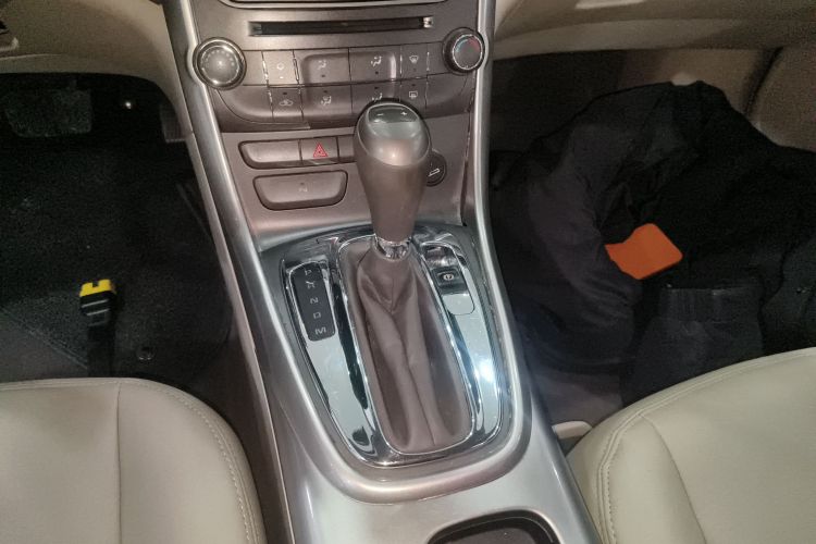 雪佛兰 迈锐宝 2014款 2.0L 自动舒适版中控内饰18