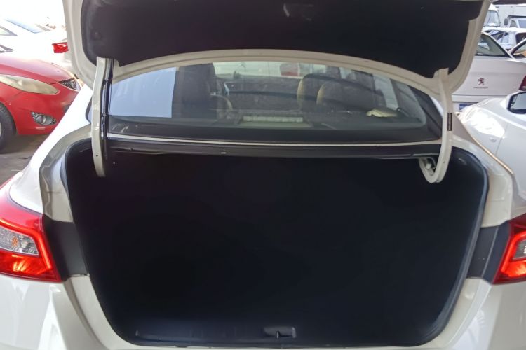 日产 轩逸 2022款 经典 1.6XE CVT舒适版机舱底盘23