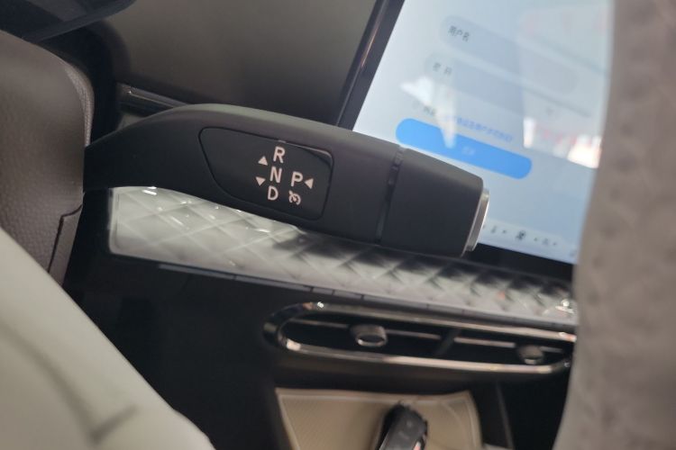 江淮钇为 钇为3 2024款 挚爱版 330km Air中控内饰18