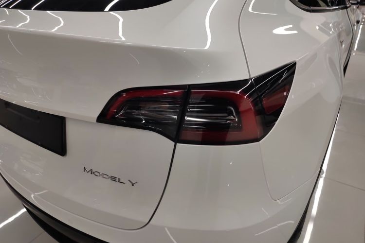 特斯拉 Model Y 2023款 后轮驱动版车身外观9