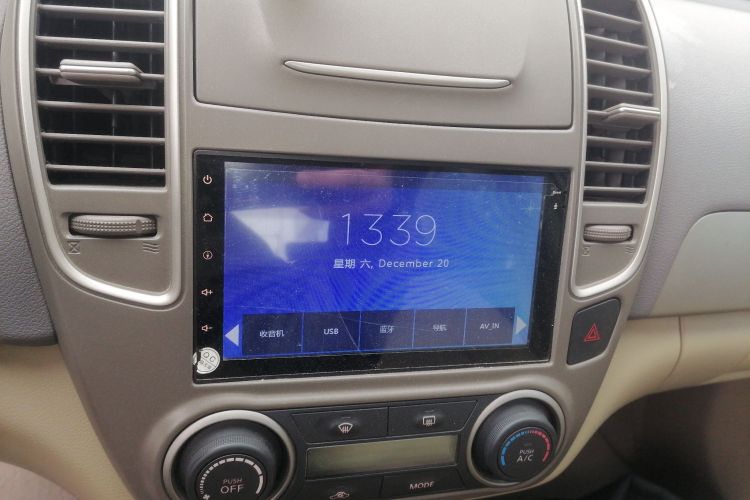 日产 轩逸 2012款 经典 1.6XE 手动舒适版中控内饰16
