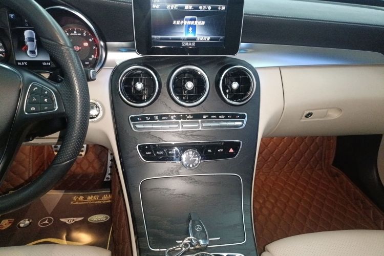 奔驰C级 2018款 C 200 L 运动版局部细节16