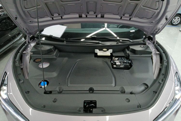 小鹏MONA M03 2025款 502 长续航 Max机舱底盘24