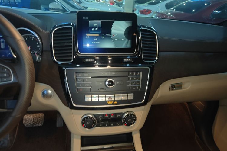 奔驰GLE 2017款 GLE 320 4MATIC 动感型中控内饰16