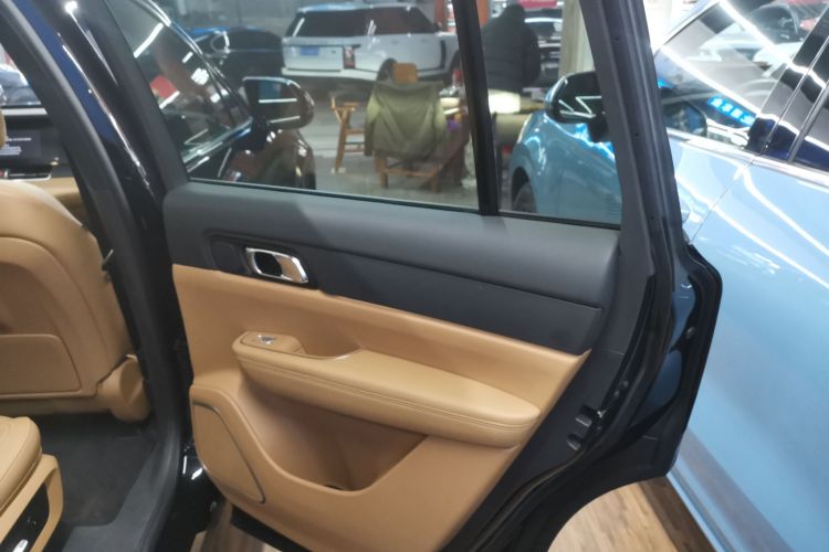 理想汽车 理想ONE 2021款 增程6座版中控内饰45