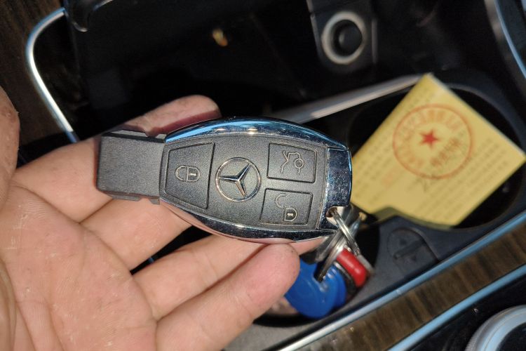 奔驰GLC轿跑 2017款 GLC 200 4MATIC 轿跑SUV中控内饰11