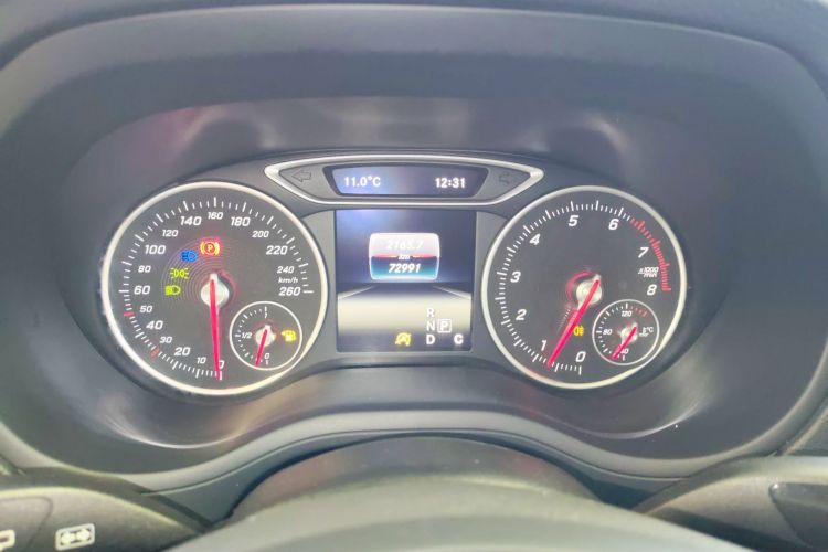 奔驰B级 2015款 B 200 动感型中控内饰14