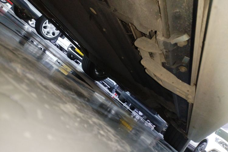 理想汽车 理想ONE 2021款 增程6座版机舱底盘30