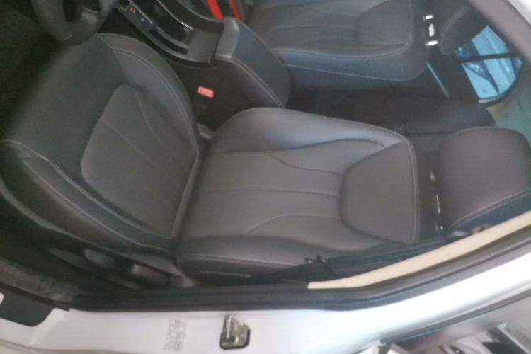 吉利汽车 帝豪 2017款 三厢百万款 1.5L CVT向上版中控内饰19