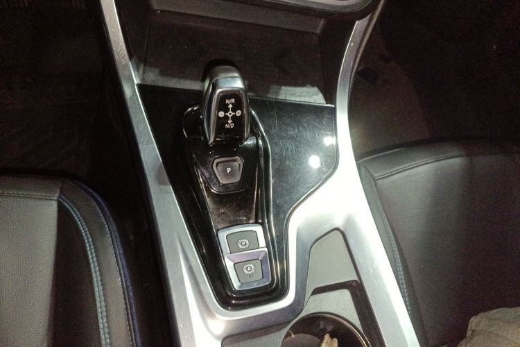 领克01 2017款 2.0T 两驱耀Pro版中控内饰18