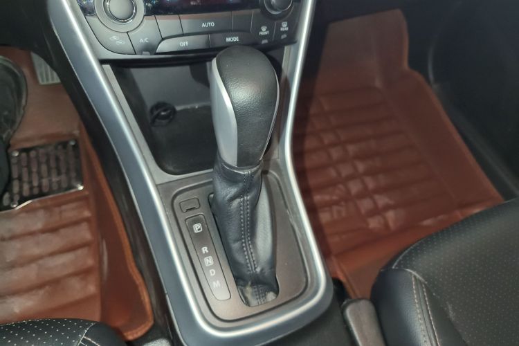 铃木 骁途 2017款 1.6L CVT两驱都市进取型中控内饰18