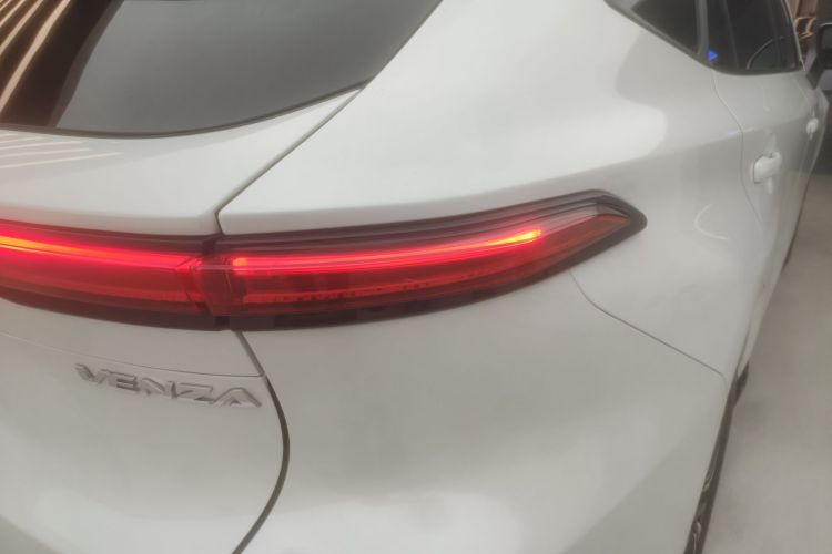 丰田 威飒 2023款 2.0L CVT两驱尊贵版车身外观6001