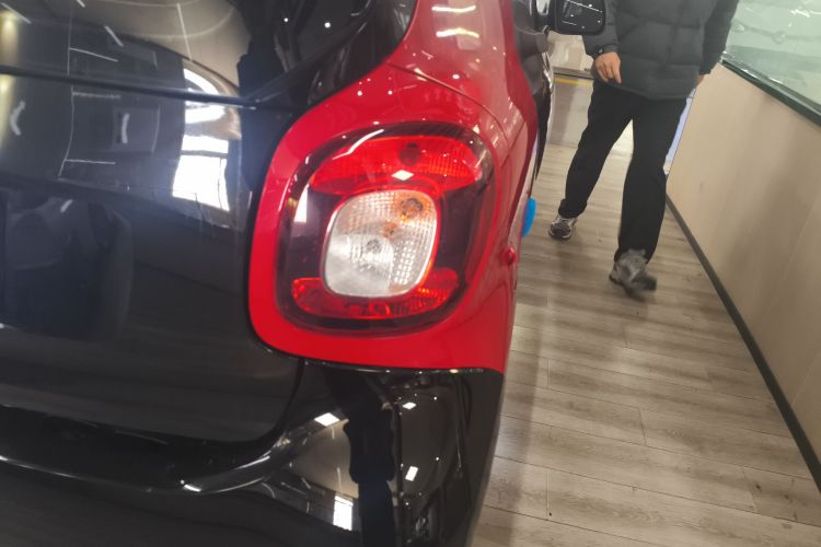 smart fortwo 2018款 1.0L 52千瓦硬顶灵动版 国V车身外观6006