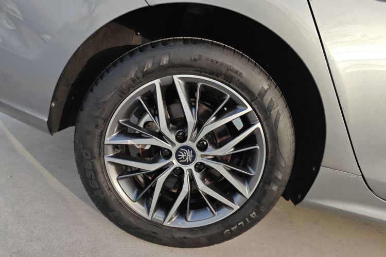 比亚迪 秦PLUS 2021款 DM-i 120KM 尊贵型车身外观6008