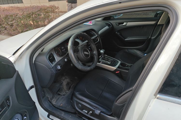 奥迪A4L 2015款 35 TFSI 自动标准型中控内饰7003