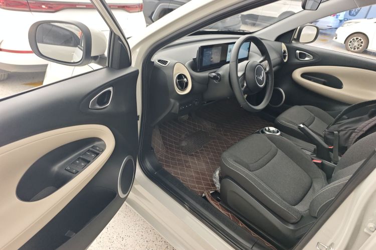 五菱汽车 五菱缤果 2023款 333km 快享款中控内饰7003