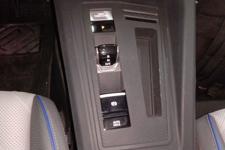 大众 高尔夫 2025款 300TSI R-Line中控内饰18