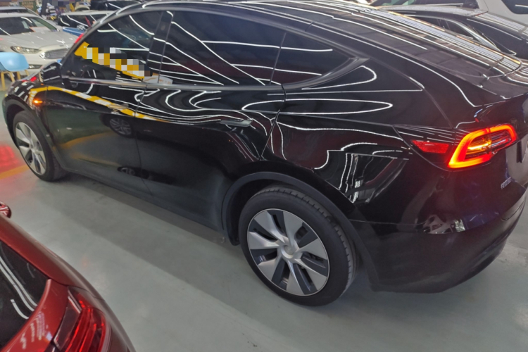 特斯拉 Model Y 2022款 改款 后轮驱动版车身外观4
