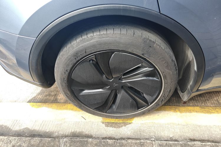 特斯拉 Model Y 2025款 后轮驱动版车身外观6008