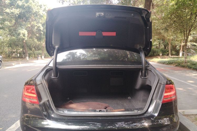 奥迪A8 2013款 A8L 30 FSI 舒适型中控内饰23