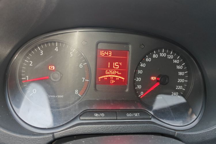 大众 Polo 2013款 1.4L 手动风尚版中控内饰14