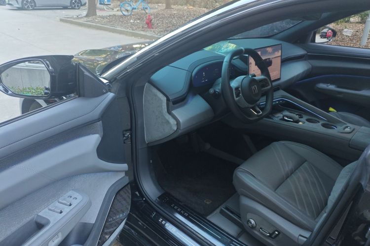 极氪001 2024款 ME版 100kWh 四驱中控内饰20