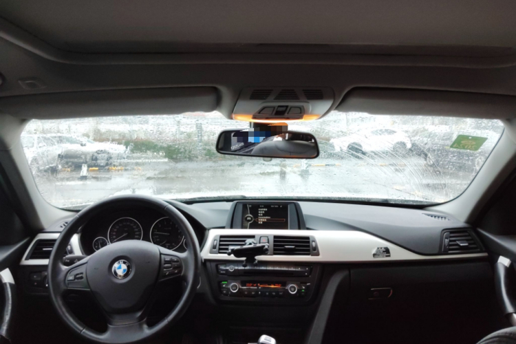 宝马3系 2014款 320i 时尚型中控内饰22