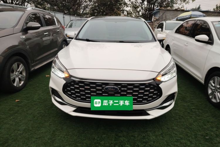 福特 福克斯 2021款 三厢 EcoBoost 180 自动锋潮型车身外观2