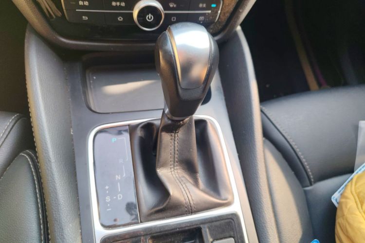 比亚迪 宋MAX 2017款 1.5T 自动智联豪华型 7座中控内饰18