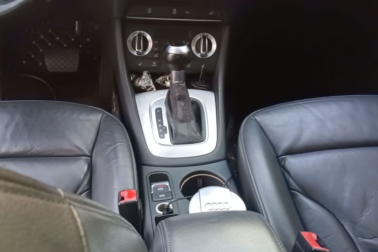 奥迪Q3 2015款 35 TFSI quattro百万纪念进享型局部细节18