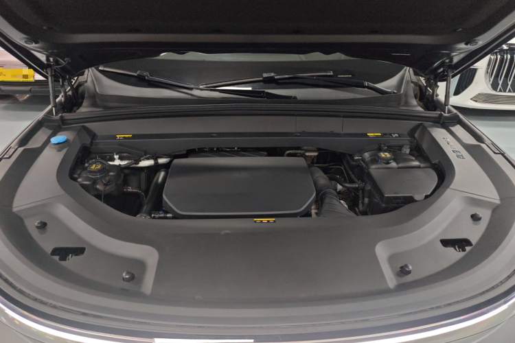 理想汽车 理想L8 2023款 Pro机舱底盘24